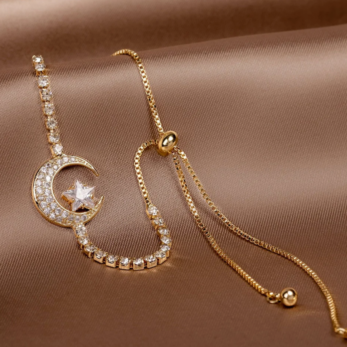 Moon Pendant Bracelets Made of Zirconia and Gold