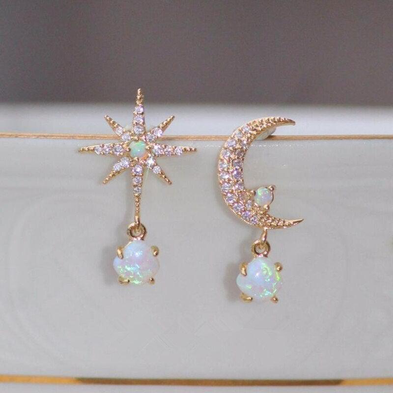 Offer: Moon and Star Earrings Made of Gold and Opal