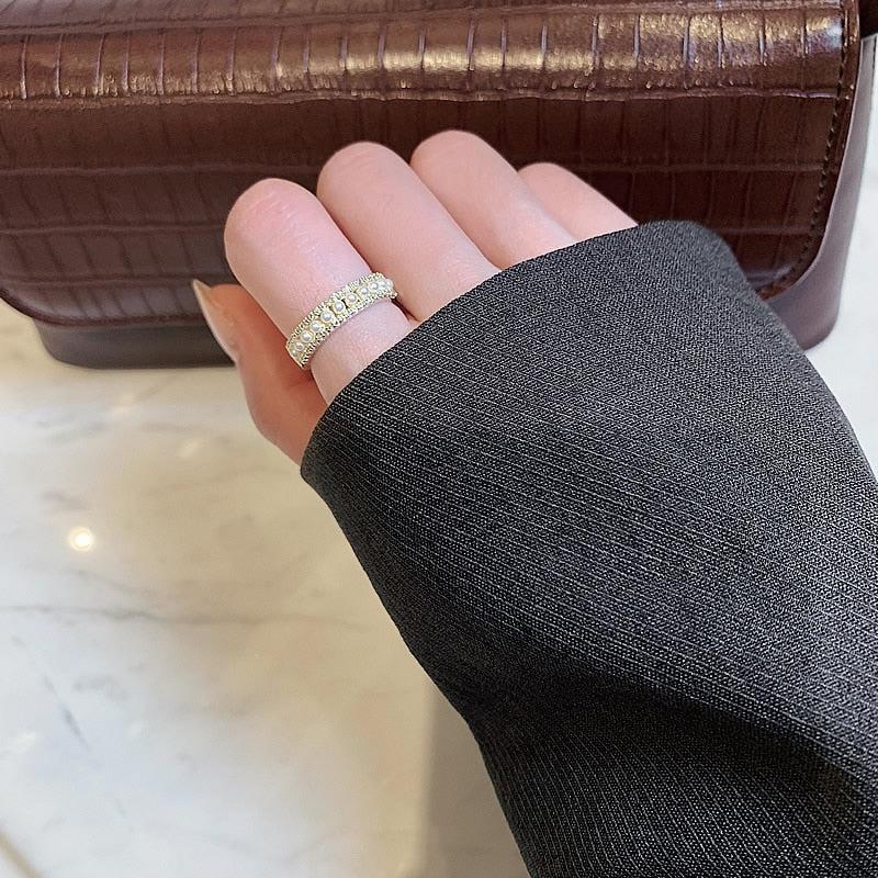 Luxury Ring Made of Gold and Pearls