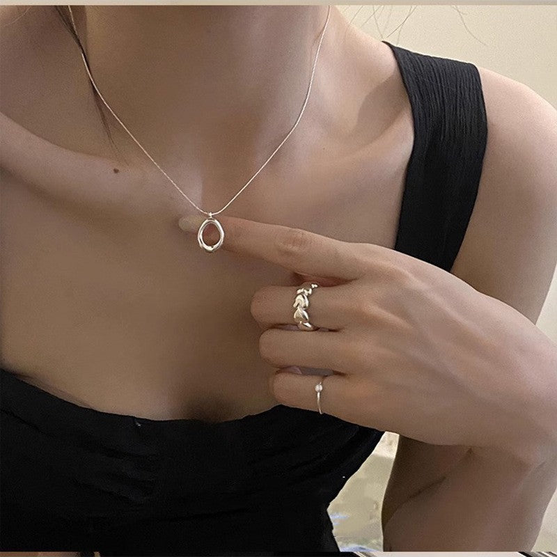 Elegant Teardrop Necklace with a Minimalist Touch