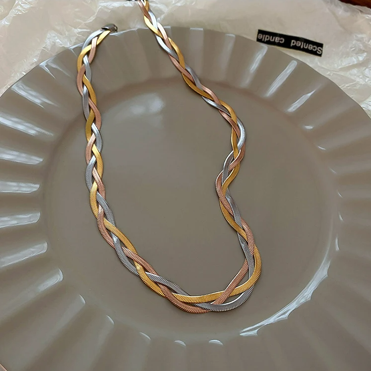 Elegant Necklace Made of Gold and Silver