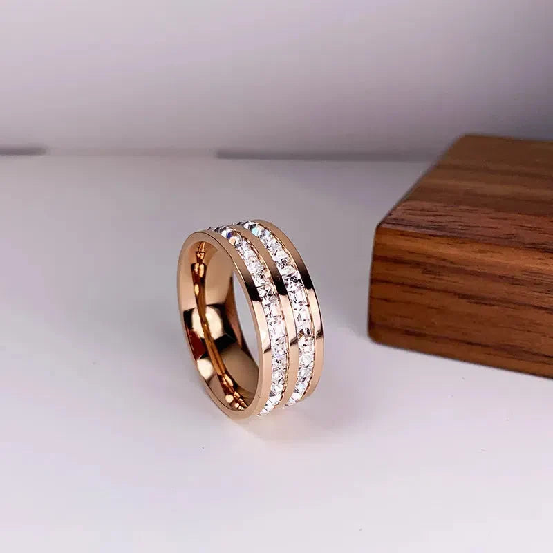 Elegant Ring with Double Zirconia Inlay