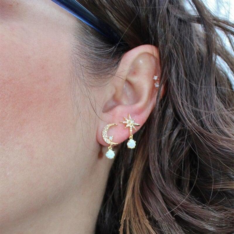Offer: Moon and Star Earrings Made of Gold and Opal