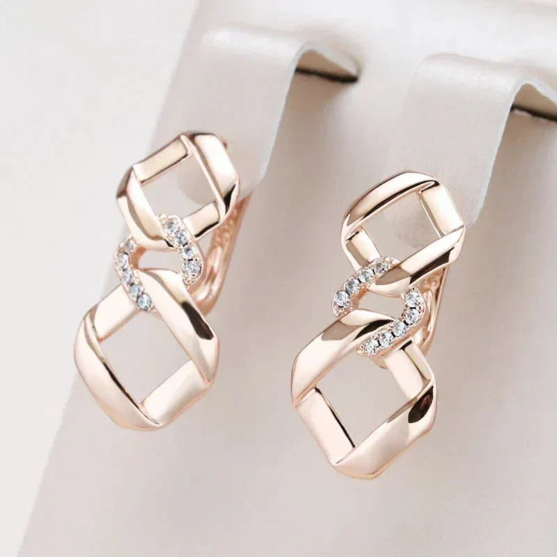 Elegant Knotted Earrings with Zirconia in Gold