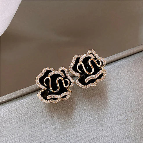 Elegant Black Lotus Earrings In Gold