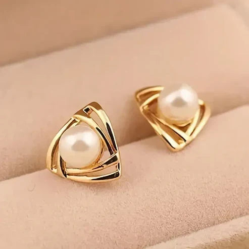 Exquisite Pearl And Gold Earrings