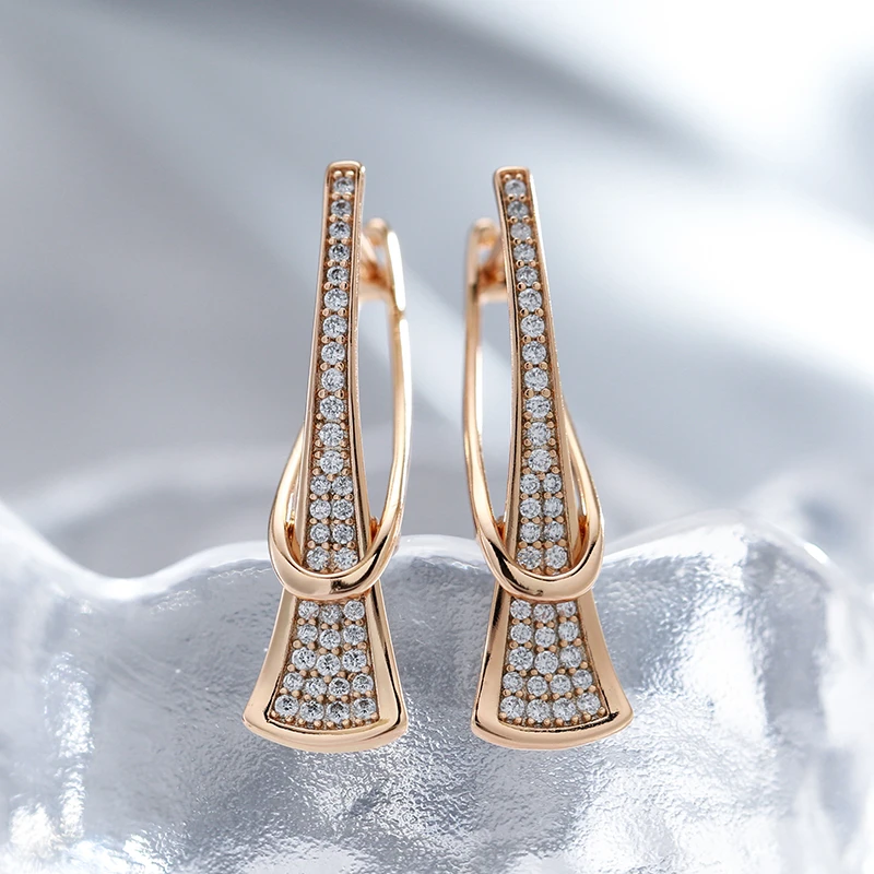 Luxurious Zirconia Earrings Made of Gold
