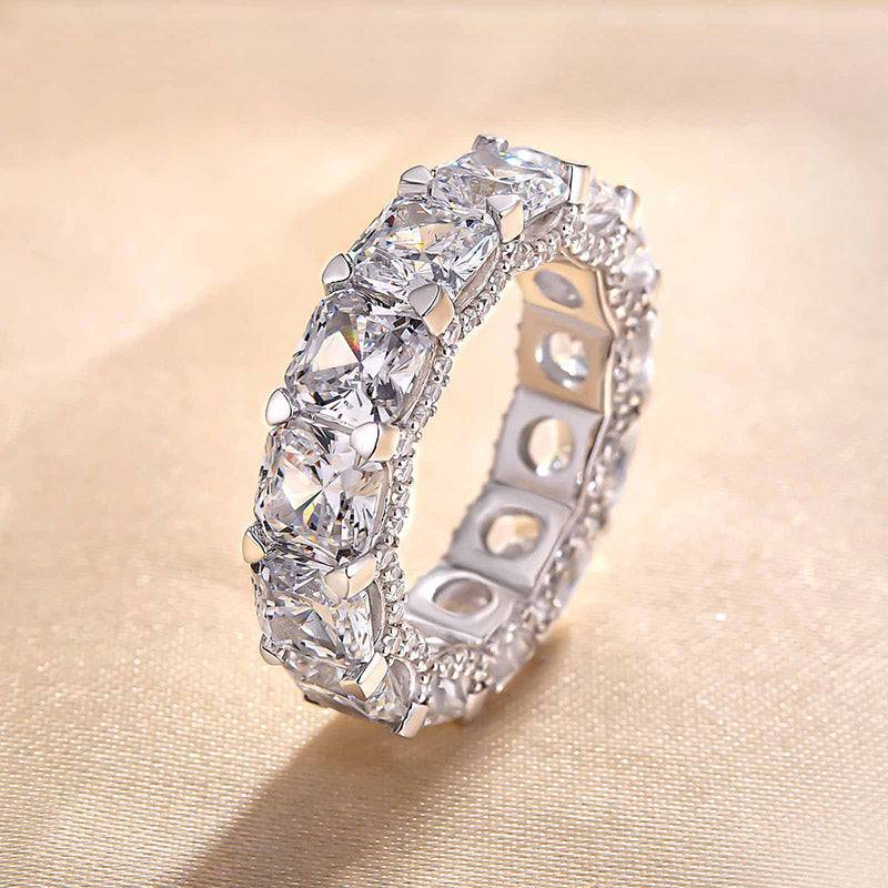 Luxurious Cushion Cut Wedding Ring For Women