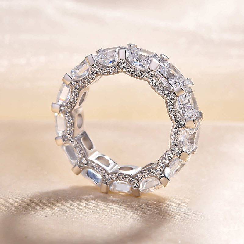 Luxurious Cushion Cut Wedding Ring For Women