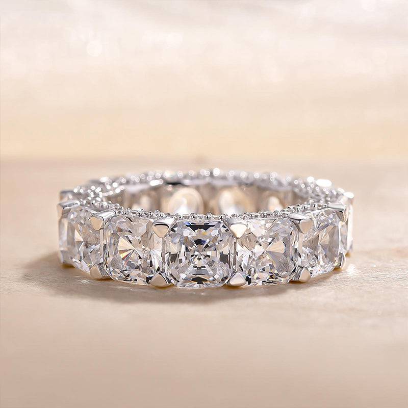 Luxurious Cushion Cut Wedding Ring For Women