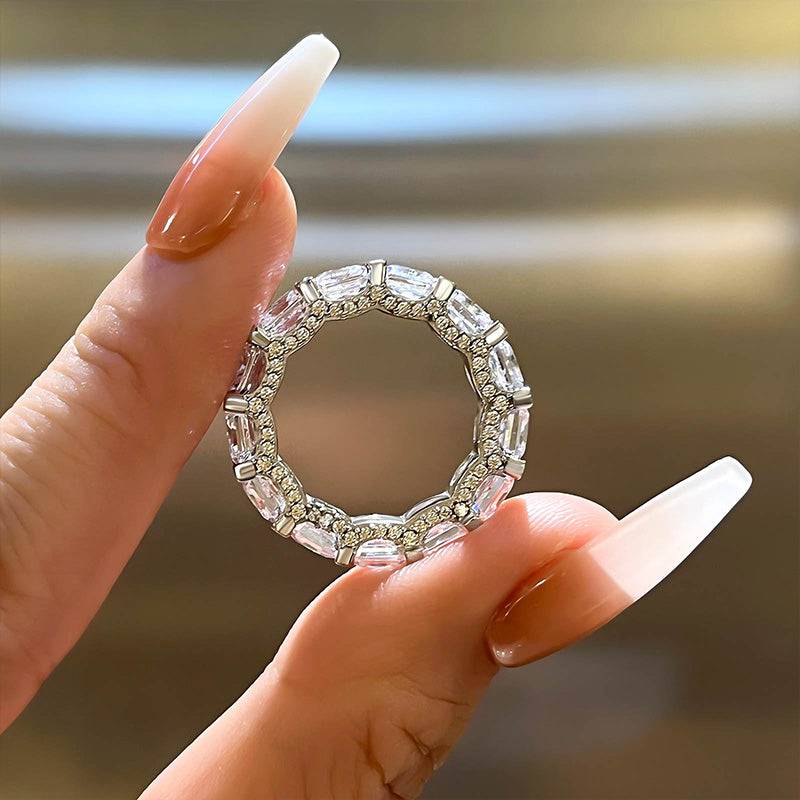 Luxurious Cushion Cut Wedding Ring For Women